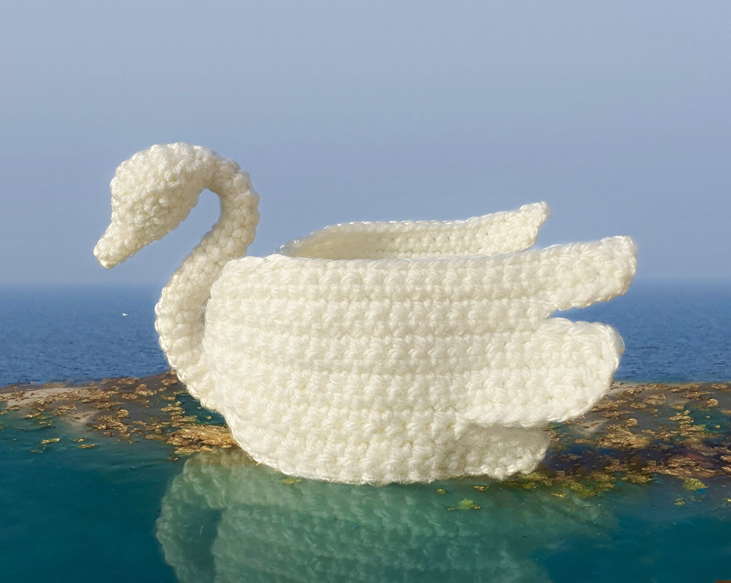 Crochet this Swan coaster / tray now with me